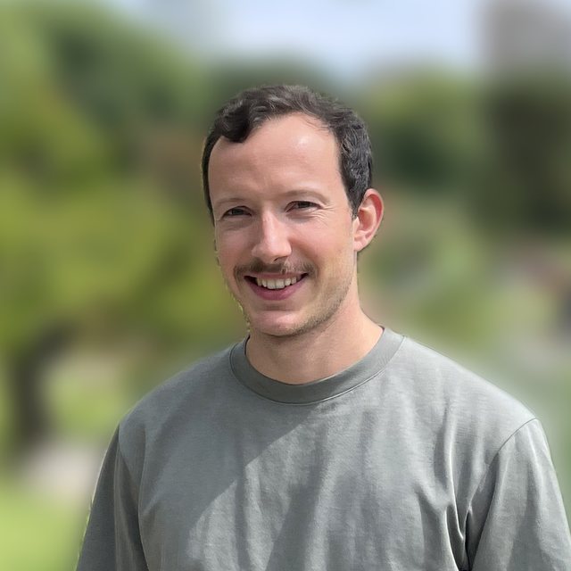 Tili, autor de la guía